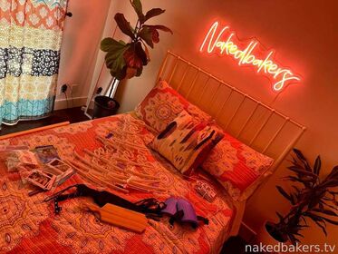 Nakedbakers TV