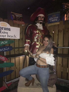 Nancy Miami Uniknutá nahá OnlyFans fotografia 24