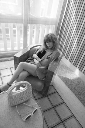 Natasha Lyonne Nude Leaks OnlyFans Photo 8