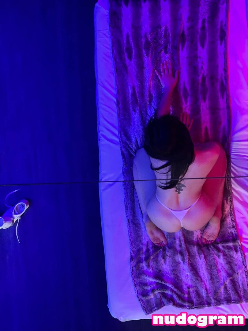 Naydhee's stretching form