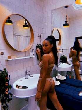 Nia Simone Nude Leaks OnlyFans Photo 32