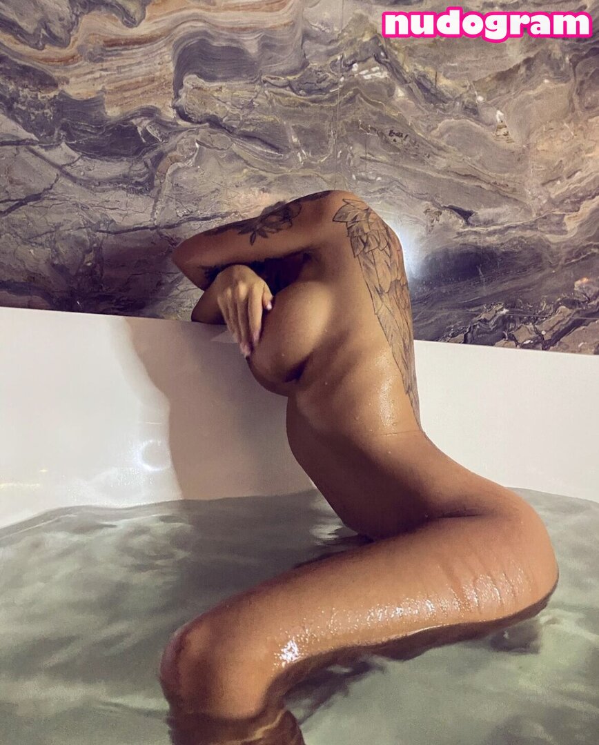 Nikola Rihova  nikarihova  nikolka Гола изтичане OnlyFans снимка 27 -  Nudogram v2.1