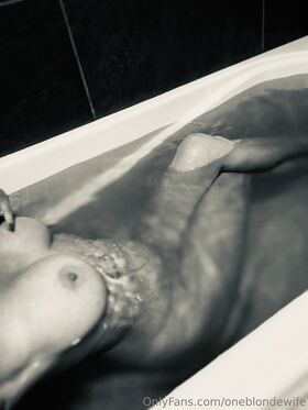 oneblondewife Nude Leaks OnlyFans Photo 38