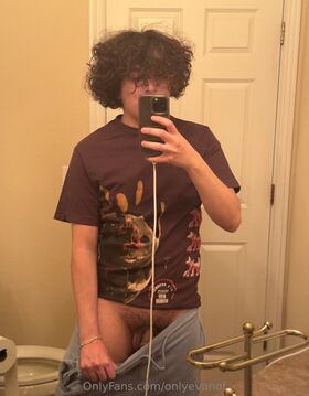 onlyevanof Fotografie scursă ilegal OnlyFans dezbrăcată 34