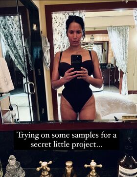 Padma Lakshmi Nude Leaks OnlyFans Photo 21