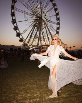 Paris Hilton Nude Leaks OnlyFans Photo 59