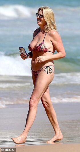 Penny Lancaster Nude Leaks OnlyFans Photo 14