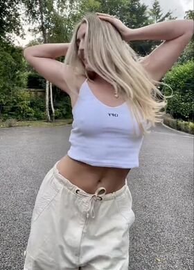Perrie Edwards Nude Leaks OnlyFans Photo 39