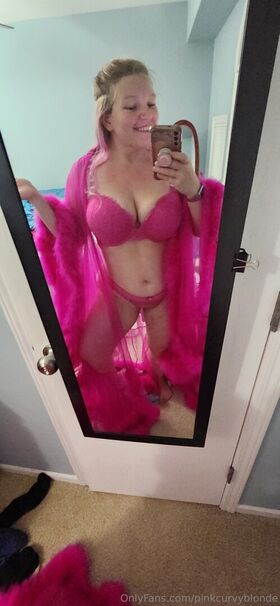 pinkcurvyblonde Nude Leaks OnlyFans Photo 40