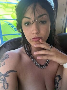 Pixiexsnow Procurena gola OnlyFans fotografija 39
