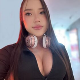 PLAKSAw Fotografie scursă ilegal OnlyFans dezbrăcată 48