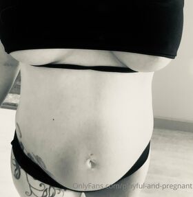 playful-and-pregnant Nude Leaks OnlyFans Photo 27