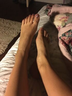 Pretty Feet Nude Leaks OnlyFans Photo 11