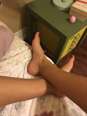 Pretty Feet Nude Leaks OnlyFans Photo 12