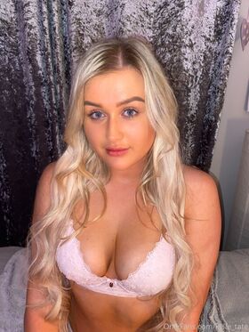 Pretty Pussy Nude Leaks OnlyFans Photo 47