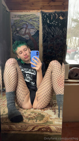 punkfrog Nøgne lækkede OnlyFans foto 58