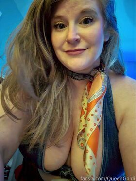 QueenGoldi Фото утечки OnlyFans (обнаженная) 23