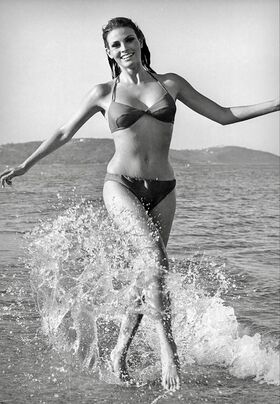 Raquel Welch Nude Leaks OnlyFans Photo 87