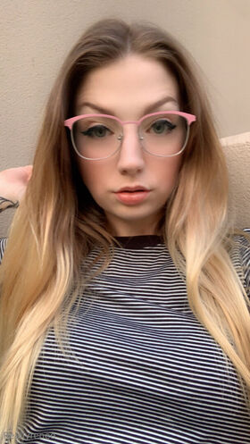 reallyyrenee Nude Leaks OnlyFans Photo 8