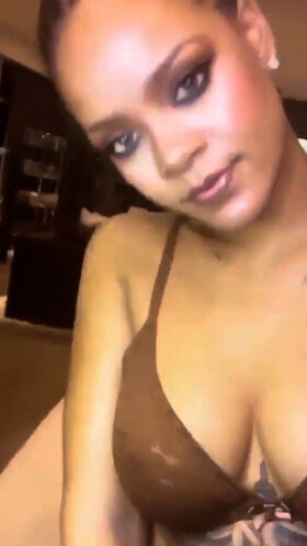 Rihanna Nude Leaks OnlyFans Photo 497