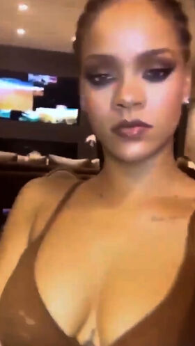 Rihanna Nude Leaks OnlyFans Photo 505
