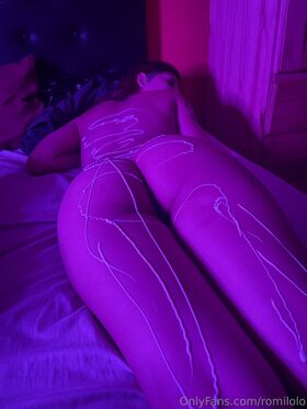 Romilolo Nøgne lækkede OnlyFans foto 7