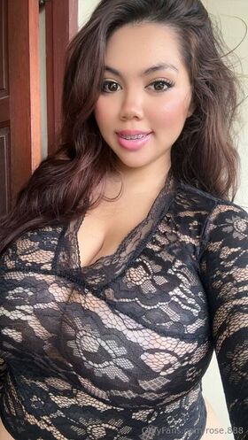 rose.888 Procurena gola OnlyFans fotografija 12