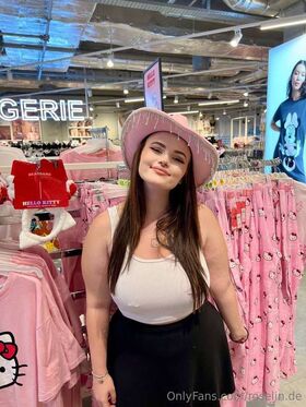 Roselinde Nude Leaks OnlyFans Photo 7