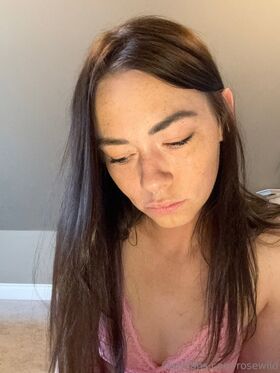 rosewild Meztelen szivárgott OnlyFans fotó 4