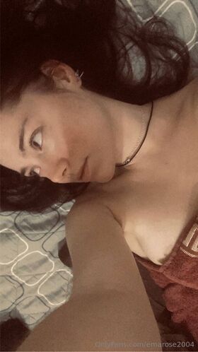 rosexema Procurena gola OnlyFans fotografija 1