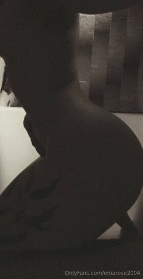 rosexema Procurena gola OnlyFans fotografija 2