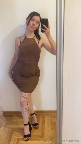 rosexema Procurena gola OnlyFans fotografija 7