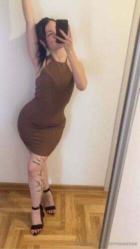 rosexema Procurena gola OnlyFans fotografija 8