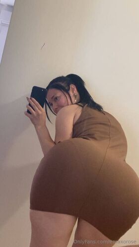 rosexema Procurena gola OnlyFans fotografija 10