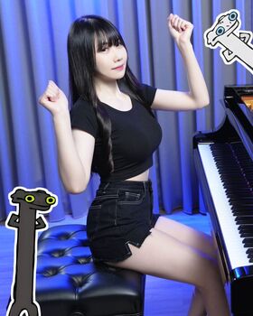 Ru’s Piano Nude Leaks OnlyFans Photo 38