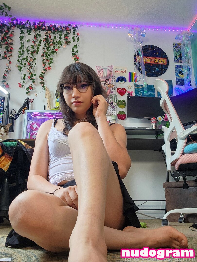 Her raw photos and videos - absolutely free!