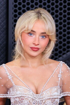 Sabrina Carpenter Nude Leaks OnlyFans Photo 959