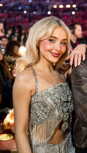 Sabrina Carpenter Nude Leaks OnlyFans Photo 960