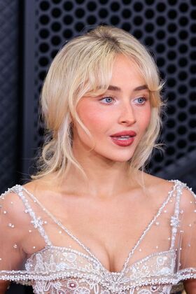 Sabrina Carpenter Nude Leaks OnlyFans Photo 973