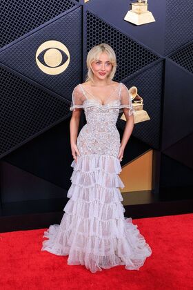 Sabrina Carpenter Nude Leaks OnlyFans Photo 974