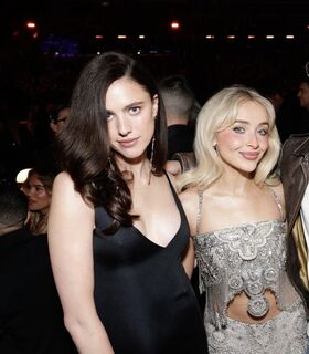 Sabrina Carpenter Nude Leaks OnlyFans Photo 979