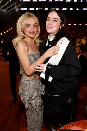 Sabrina Carpenter Nude Leaks OnlyFans Photo 986