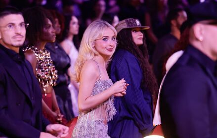 Sabrina Carpenter Nude Leaks OnlyFans Photo 989