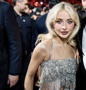 Sabrina Carpenter Nude Leaks OnlyFans Photo 990