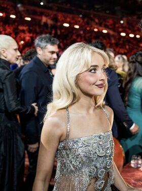 Sabrina Carpenter Nude Leaks OnlyFans Photo 992