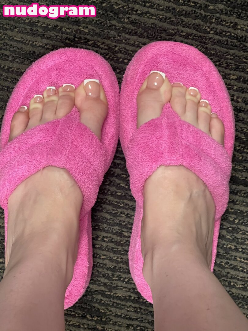 sandalsandfeet