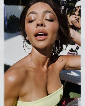 Sarah Hyland Nude Leaks OnlyFans Photo 3