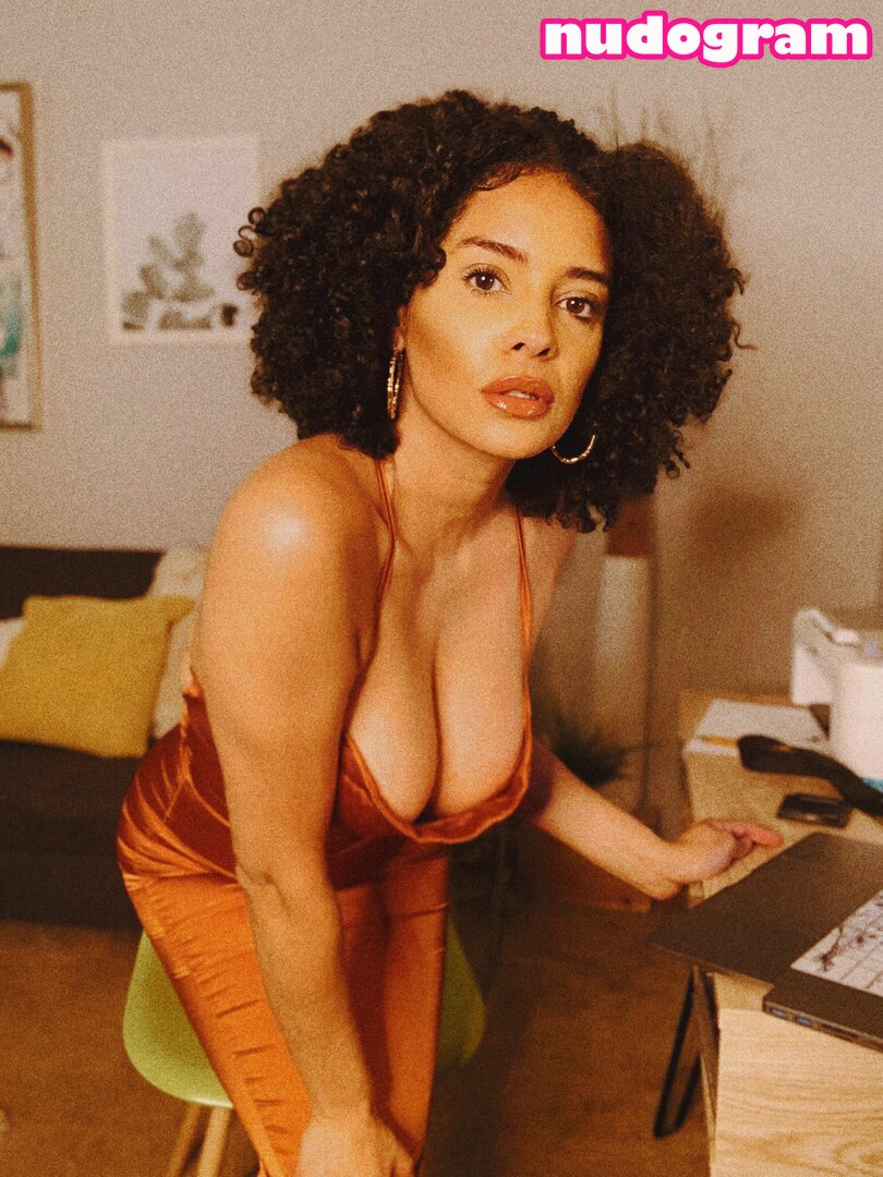 Sasha Merci's figure highlighted in exquisite detail