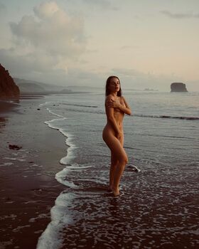 Sasha Spilberg Nude Leaks OnlyFans Photo 48