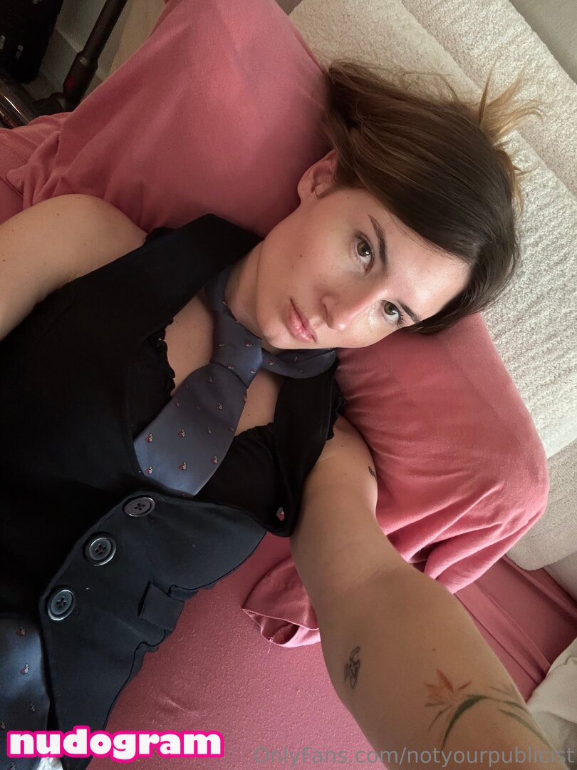 Notyourpublicist  Sawyer Gilley  Stella Bareys manager Гола изтичане  OnlyFans снимка 27 - Nudogram v2.1